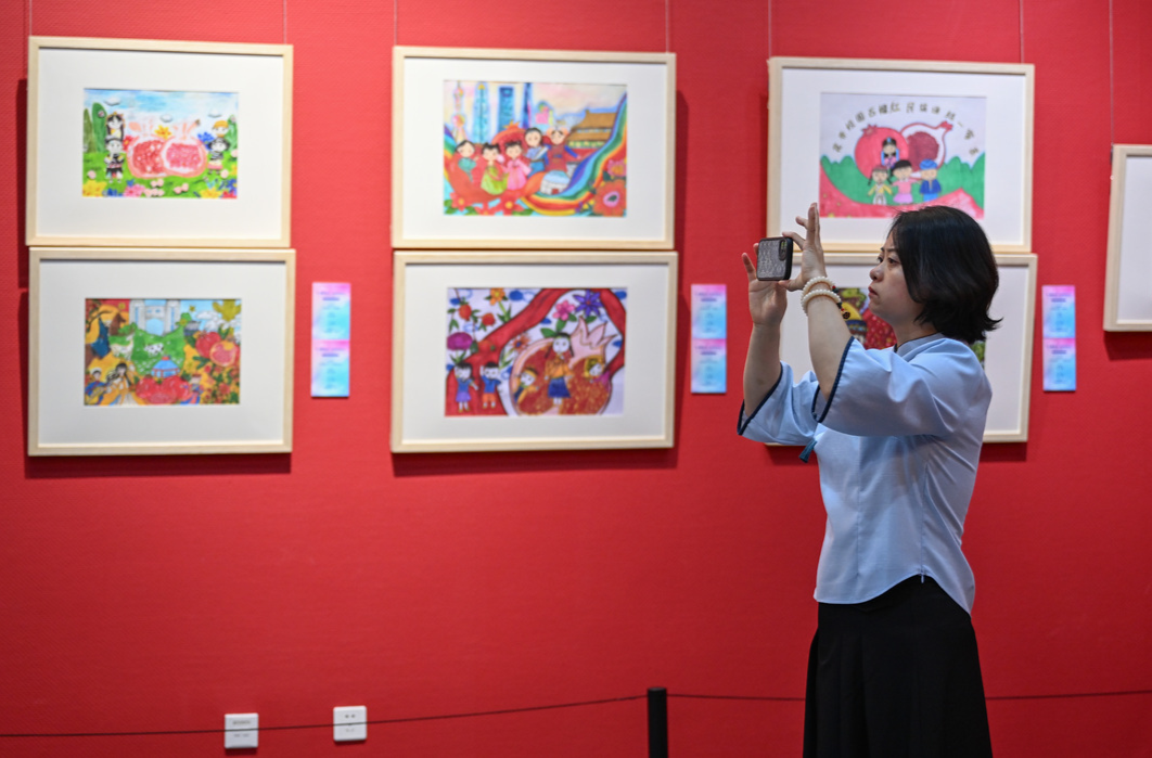 內(nèi)蒙古自治區(qū)青少年鑄牢中華民族共同體意識書畫藝術(shù)作品展在呼和浩特舉行