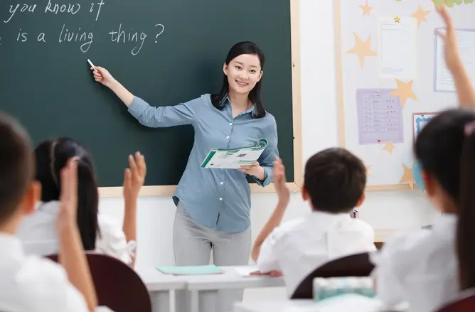 三湘時(shí)評(píng)丨捧一顆心來(lái)，換滿園桃李