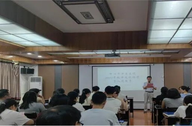助力启航！邵阳市中医医院为2025级规培生送上“职业第一课”