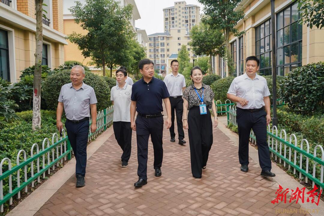 麻陽苗族自治縣委書記江濤一行蒞臨第二錦江小學(xué)調(diào)研指導(dǎo)教育教學(xué)工作