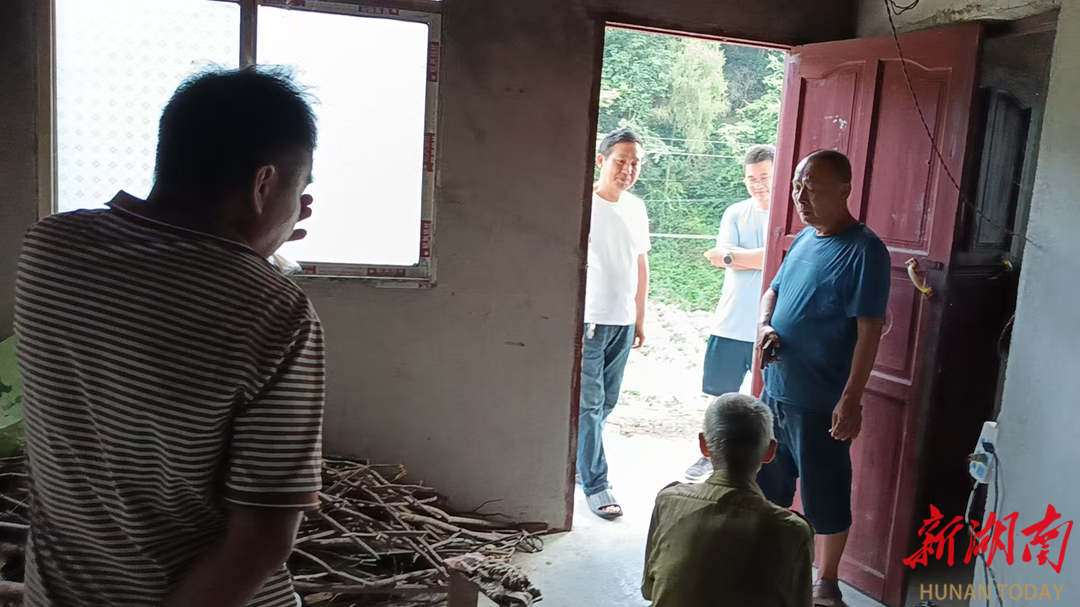 湘西州民族中醫(yī)院駐村工作隊(duì)情系鳴鳳村獨(dú)居老人