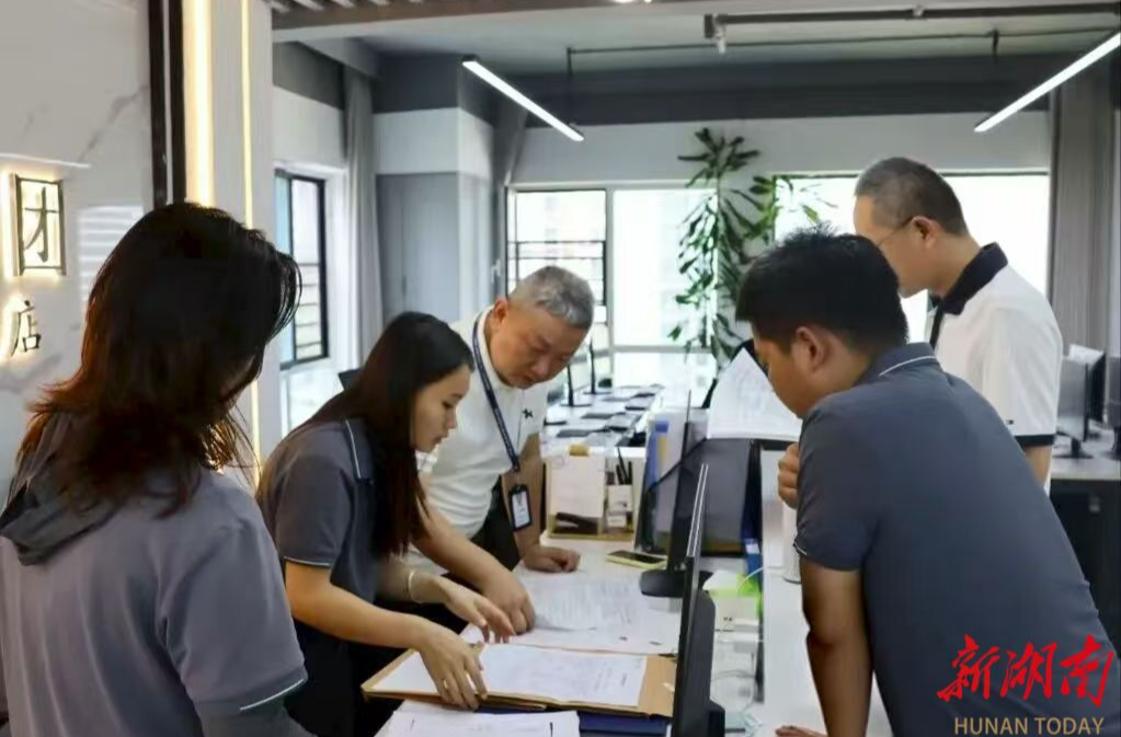 重拳打擊樓市“黑嘴”等違規(guī)現(xiàn)象 長(zhǎng)沙多部門聯(lián)合行動(dòng)全方位規(guī)范房產(chǎn)經(jīng)紀(jì)行為