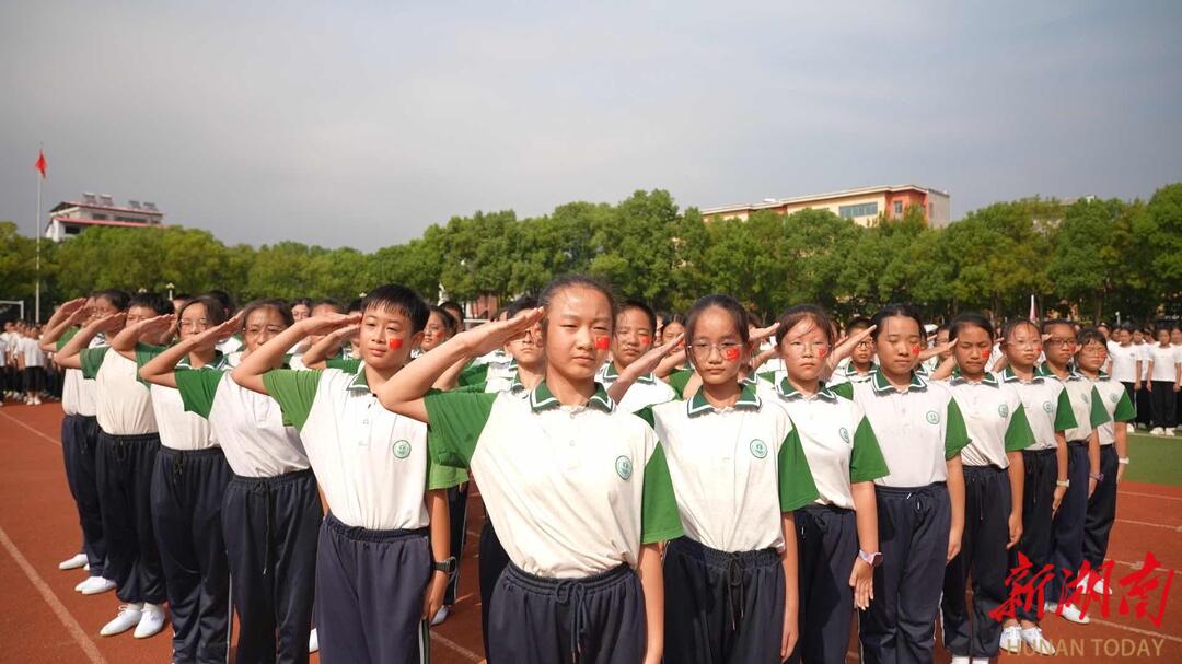 安乡县深柳中学七年级国防教育训练收官