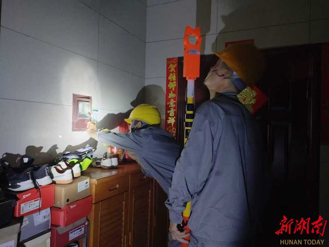 國(guó)網(wǎng)株洲天元供電支公司：深夜“電”亮煙火氣