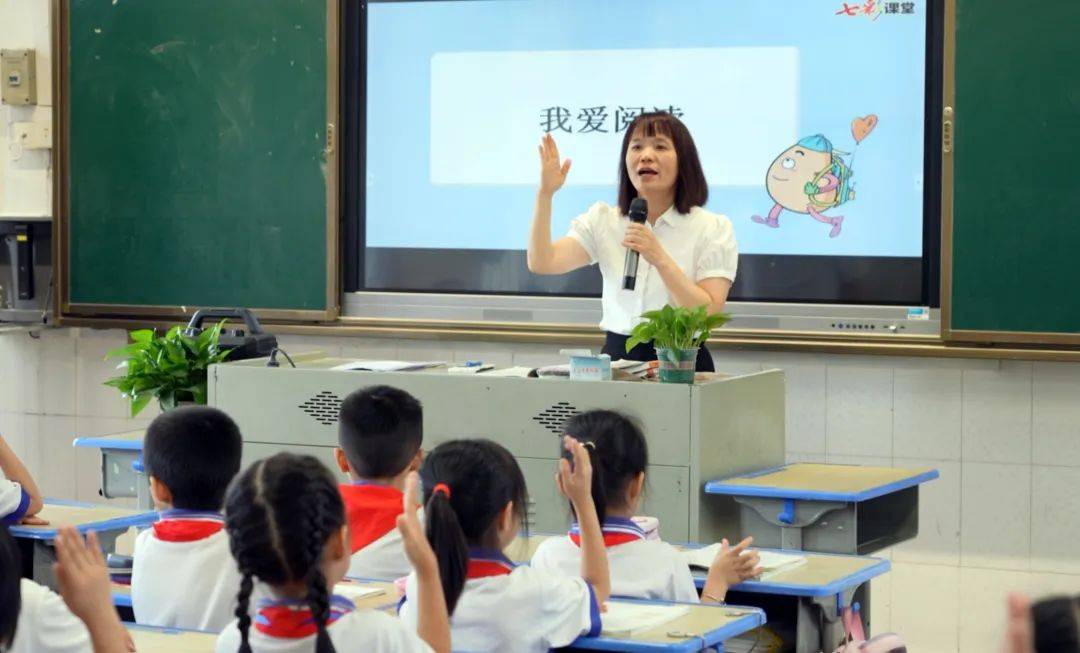 觀點(diǎn) | 評(píng)選“終身班主任” 提升教書(shū)育人熱忱