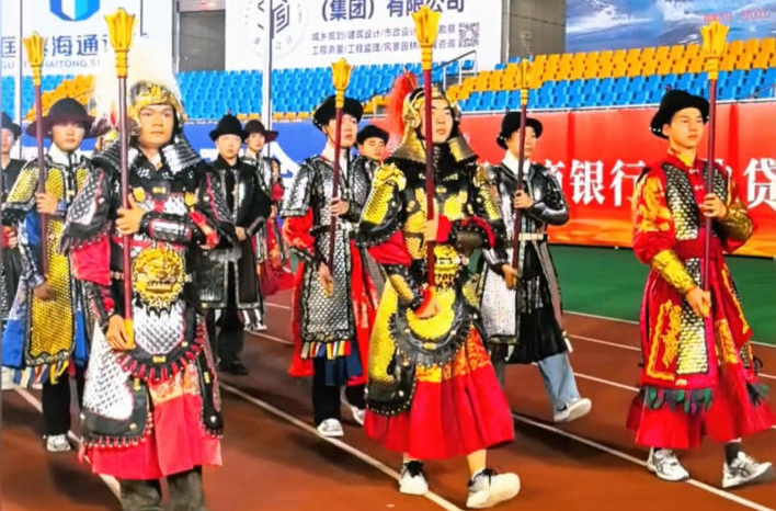邵陽(yáng)甲胄亮相湘超賽場(chǎng) “寶慶勇士”為家鄉(xiāng)球隊(duì)加油助威