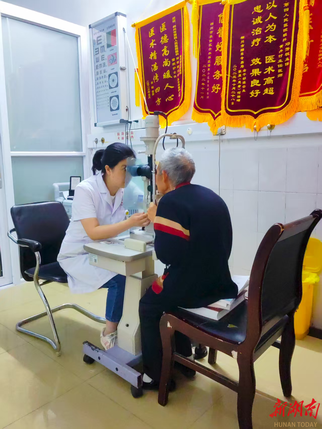 郴州市第四人民醫(yī)院：“高難度”白內(nèi)障手術(shù)助高齡駝背患者重見光明