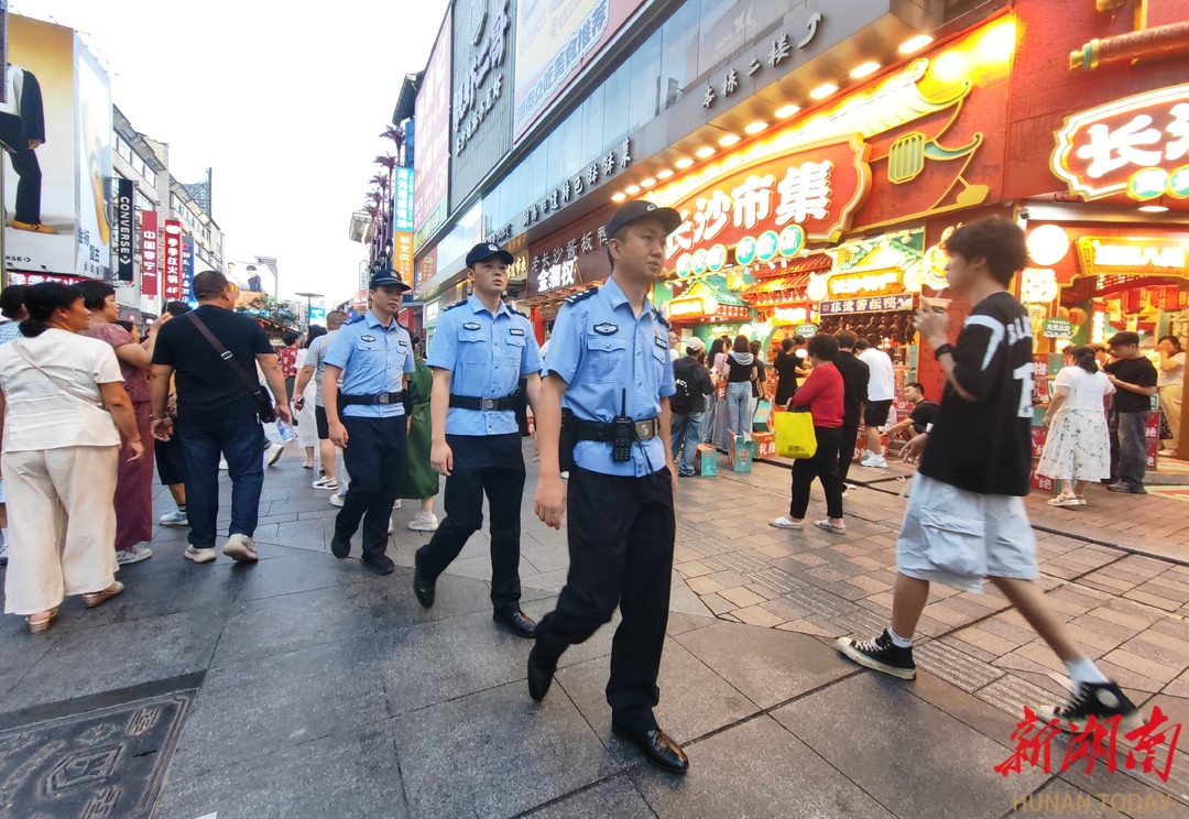 長(zhǎng)沙旅游火 警察護(hù)平安