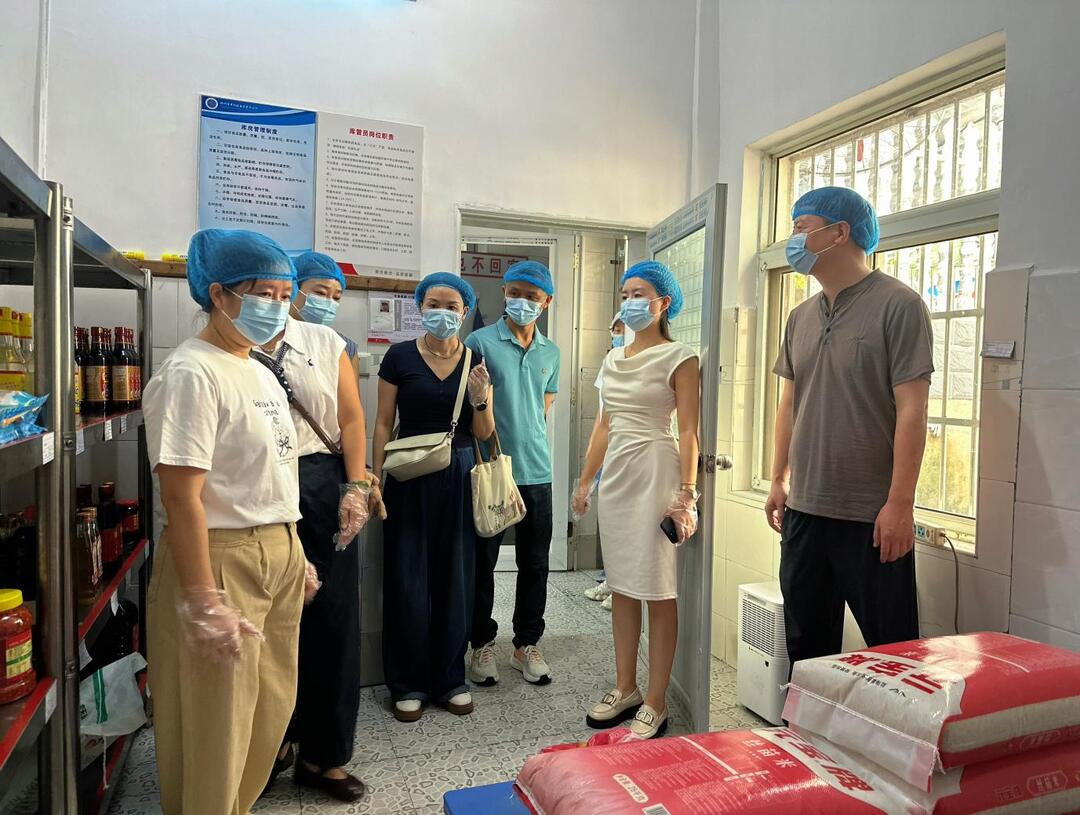 株洲市蘆淞區(qū)南方三小開展膳食監(jiān)督家長委員會活動