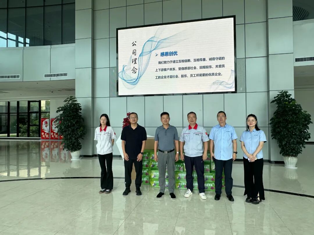 岳陽臨港高新區(qū)深入企業(yè)送清涼 情系一線職工暖人心