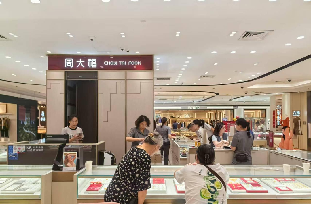 一顆轉(zhuǎn)運(yùn)珠漲了500元，多個(gè)黃金品牌掀起新一輪漲價(jià)潮