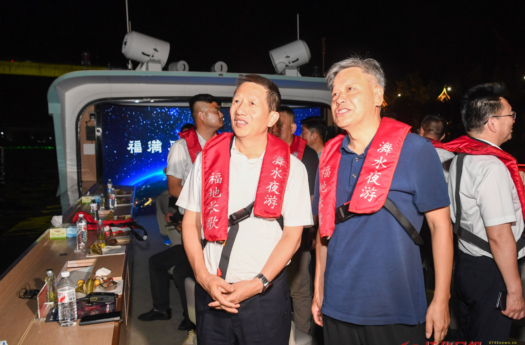 許忠建調(diào)研《福地長歌》舞水夜游時強(qiáng)調(diào)：著力打造文化特色鮮明旅游產(chǎn)品