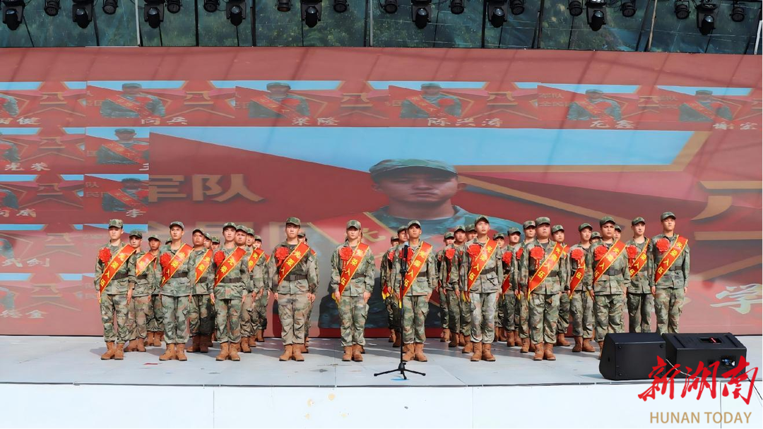保靖縣舉行新兵歡送儀式 熱血青年攜夢赴軍營