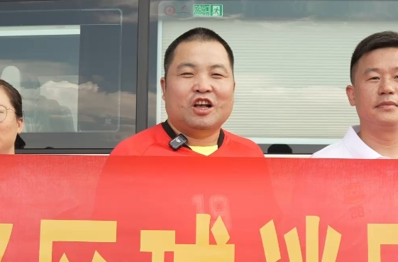 “湘超”株洲隊(duì)石峰區(qū)球迷團(tuán)出發(fā)！