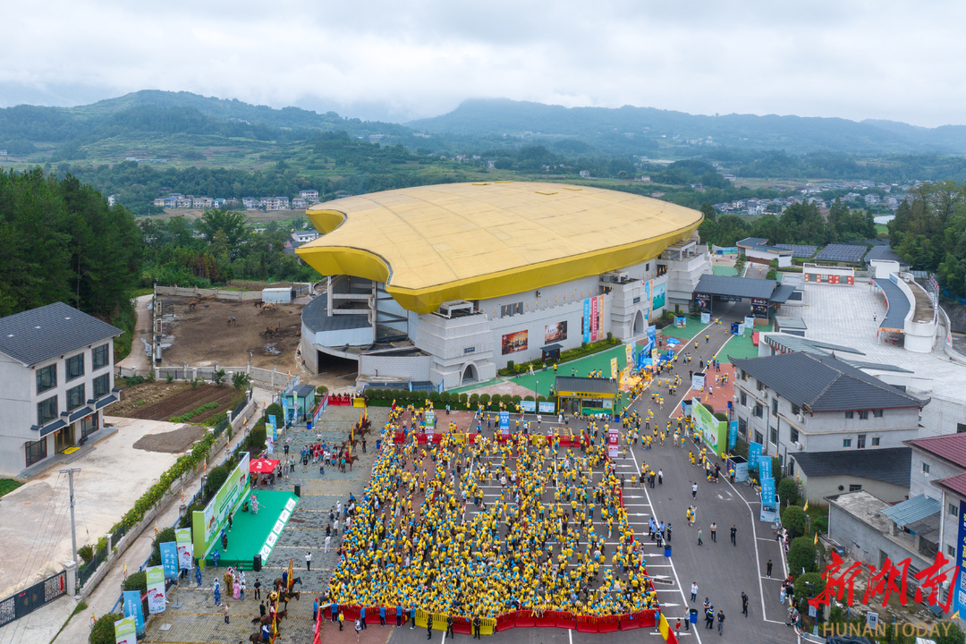 峽谷為“江湖” 走娃成“俠客”——2025張家界“走娃”少兒健走大賽活動(dòng)見(jiàn)聞