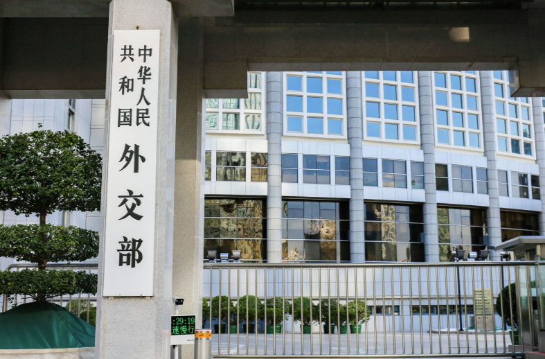 外交部發(fā)言人就尼泊爾臨時(shí)政府總理就任答記者問
