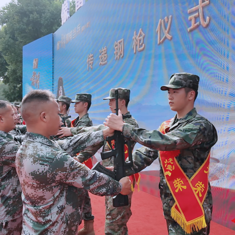 像雷锋那样当兵，雷锋家乡望城百余名新兵踏上军旅