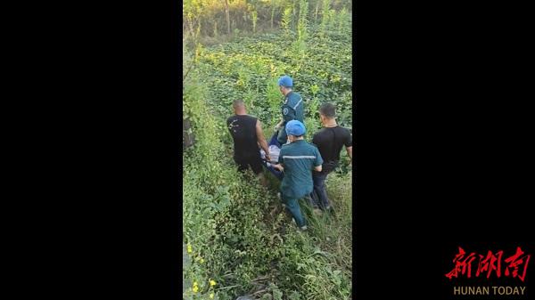 新田：八旬老人摔倒危及生命 夫妇紧急救援传递正能量