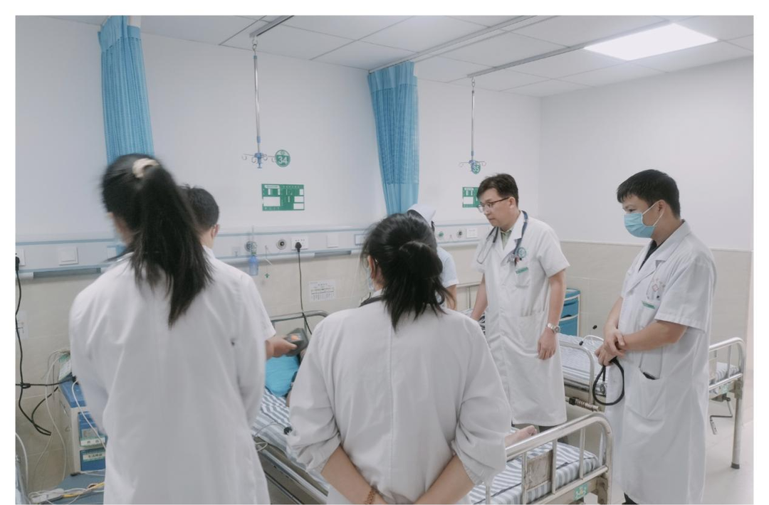 生死时速！蓝山县中心医院电击“重启”心脏，从死神手中抢回七旬心衰患者