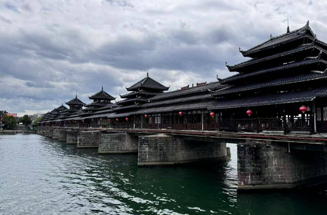 穿行热闹街巷 品味福地怀化 ——“京昆古驿道 智驾雪峰山”自驾游活动次日侧记