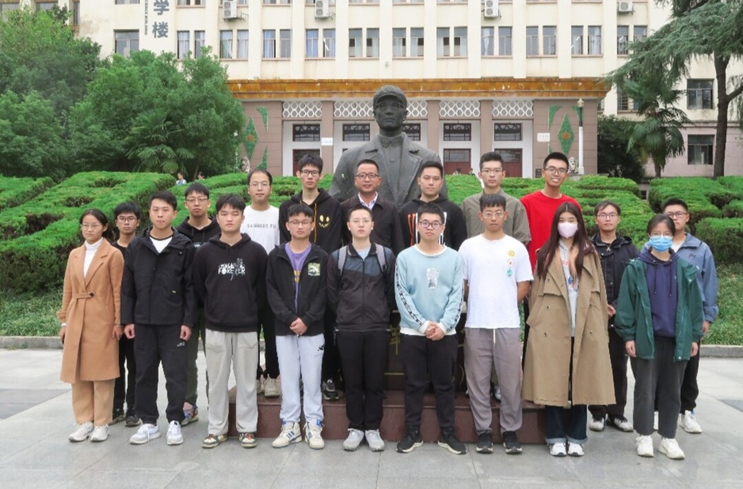 刘敏：以实验室为桥，带领本科生叩响科研之门