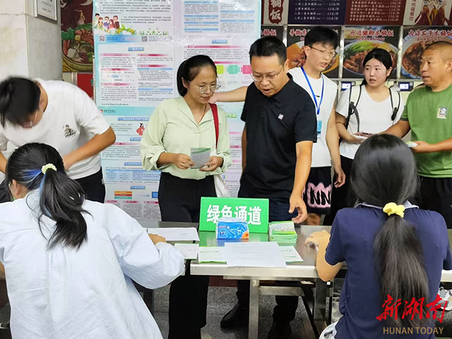情暖新生启航路 邵阳学院“爱心床品”助力困难学子圆梦  