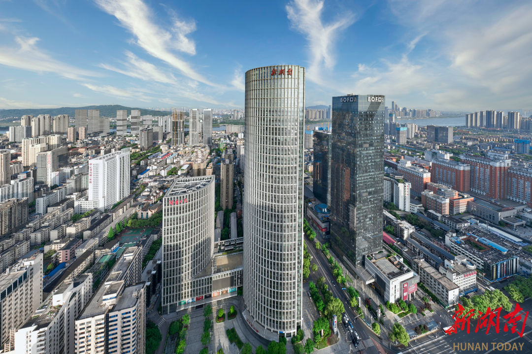 新湖南大厦获评“2025中国楼宇经济招商运营标杆项目”
