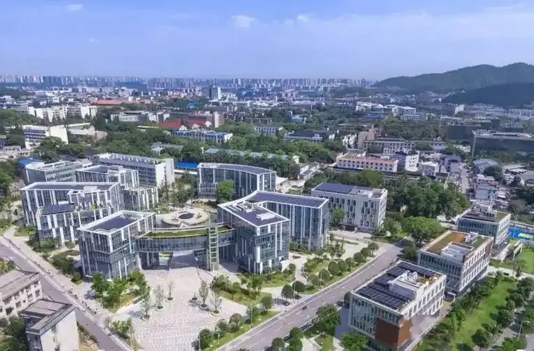 张迎春出席湘江科技创新院理事会成立大会