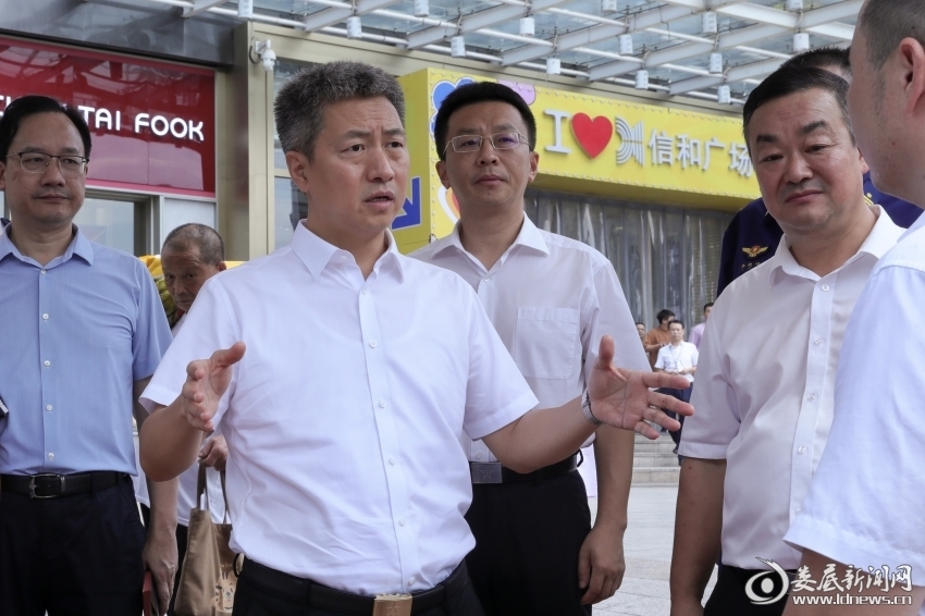 曾超群在冷水江市检查安全生产