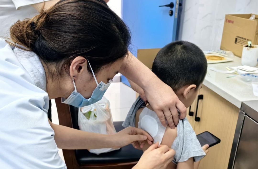 郴州苏仙区卜里坪街道社区卫生服务中心推出中药贴敷新技术　“家门口”的中医守护  “一老一小”健康获点赞