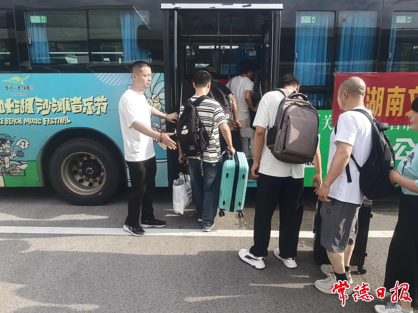 常德公交迎新专线助力新生入学