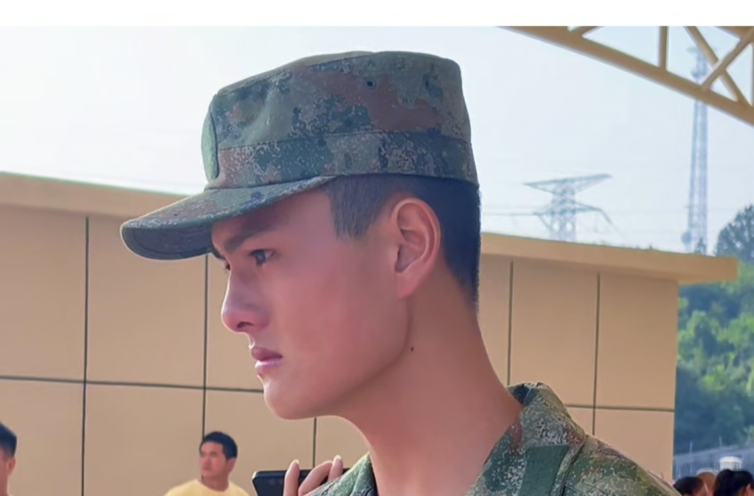 视频|娄底好男儿谢俊伟“带编入伍”