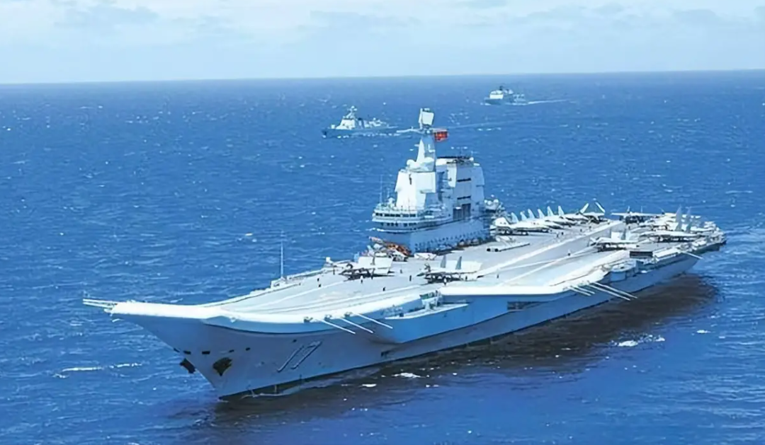 中国海警：菲10余艘公务船侵闯中国黄岩岛领海，其中一艘故意冲撞中方海警船