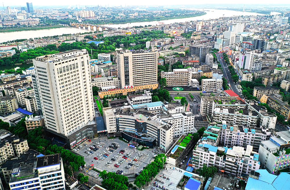 “五向”战略，绘就高质量发展新图景——湘潭市中心医院以党建为引领书写惠民新篇章