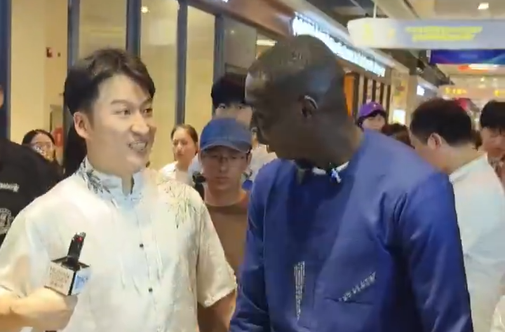 “无语哥”点赞新湖南记者新中式穿搭！国际顶流被“东方美学”俘获
