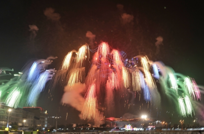 Fireworks Ignite Changsha's Cultural Tourism Market