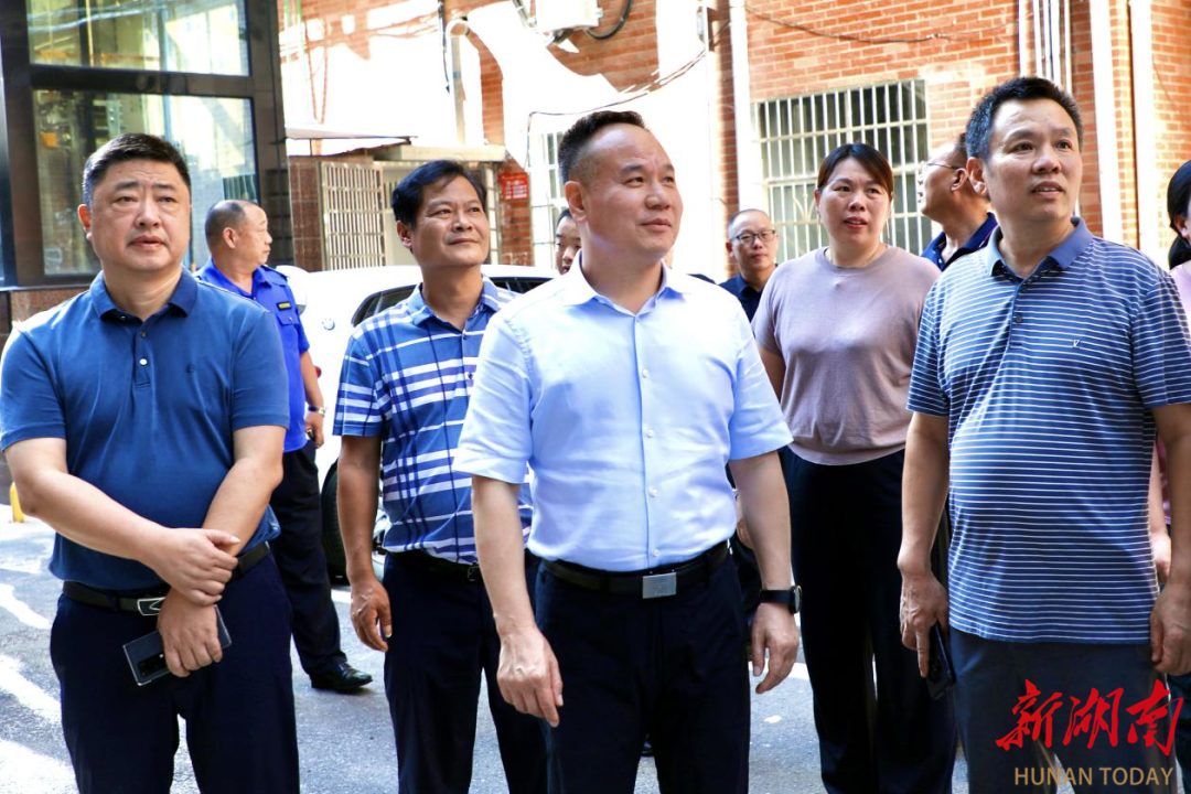 李彦文督导市容秩序和环境卫生工作