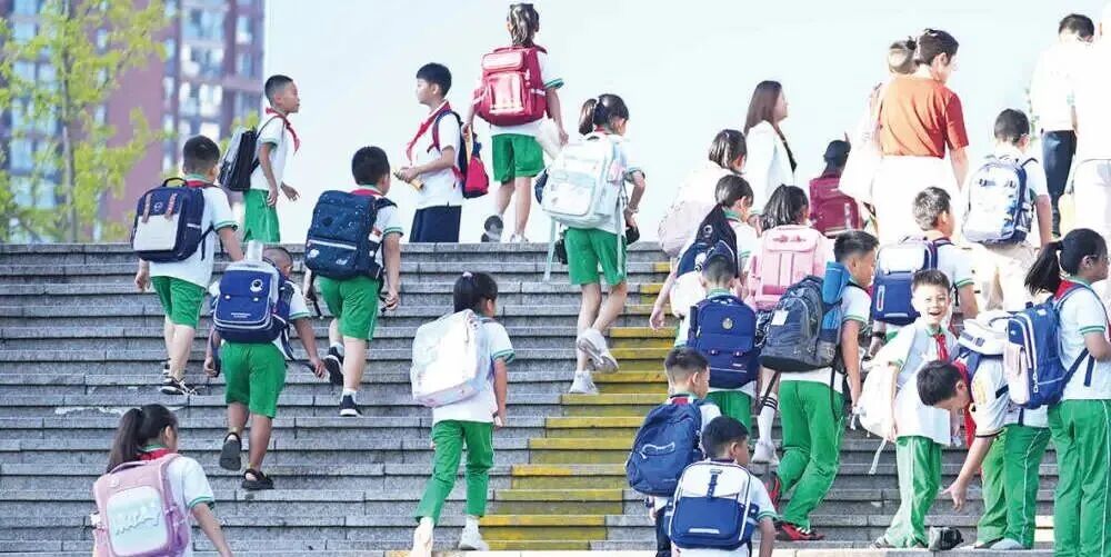 秋假+国庆=11天超长待机！中小学春秋假来了，家长休假制度也要跟上
