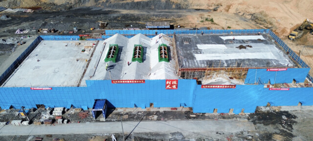 京港澳高速湖南段新建服务区封顶！设585个停车位，预计2027年完工