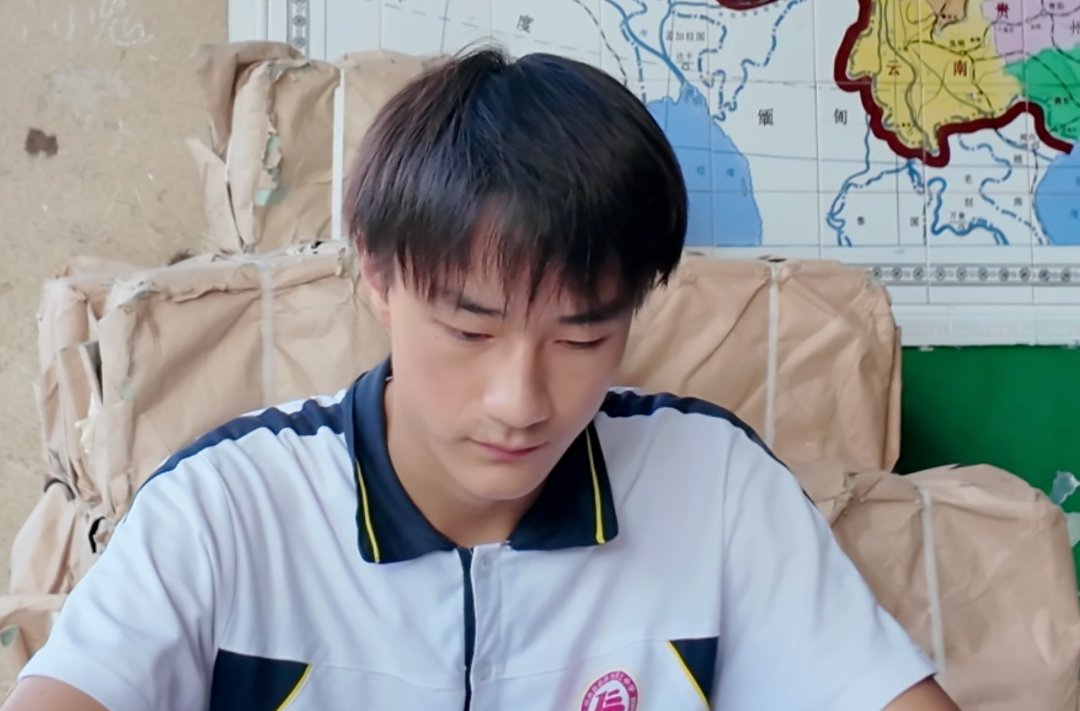 疯狂的“湘超”|这足球怎么自带音响？一碰就切球场！