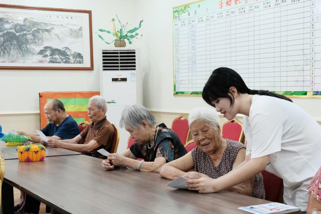 长沙民政职院学子返乡开展老年科普活动