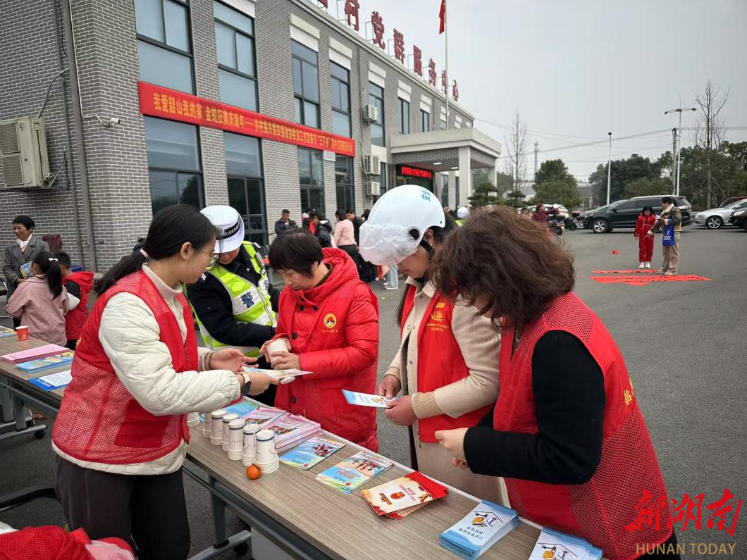 青春力量助法治 点亮乡村法治灯