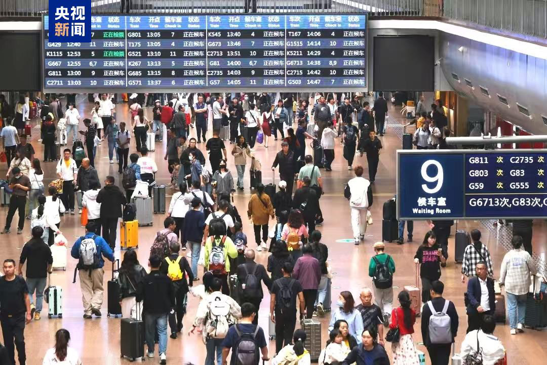 1至8月全国铁路发送旅客32亿人次 创历史新高