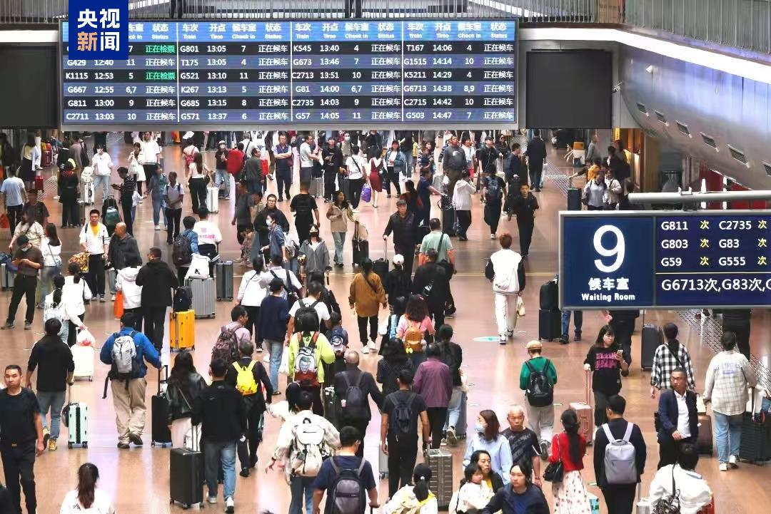 1至8月全国铁路发送旅客32亿人次 创历史新高