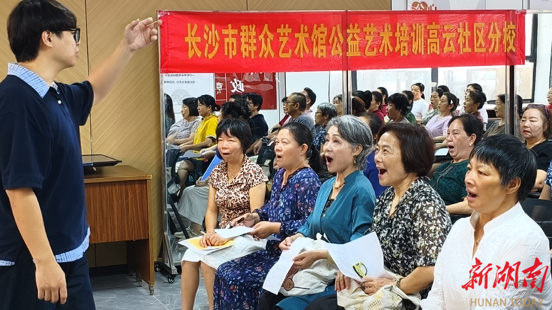 社区声乐班开课 40位老人“抢”到名额