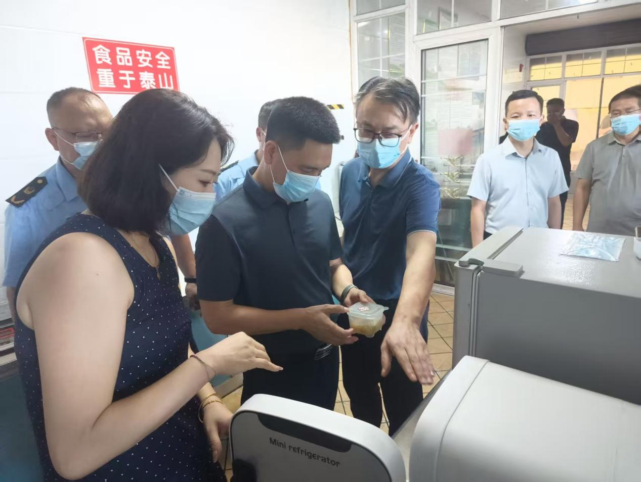 上梅街道用心筑牢学校安全防线