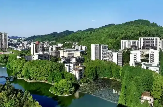 吉首大学网络与新媒体专业跻身2025年校友会A类4星中国高水平研究型专业行列