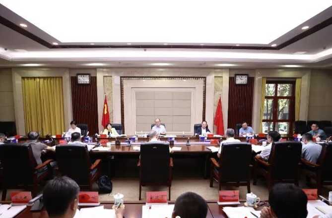曹慧泉主持召开重点领域深入改革“十五五”规划专题座谈会