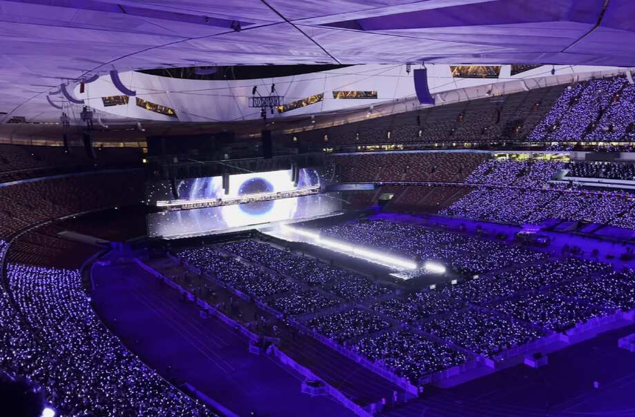 到8月中旬，鸟巢已举办44场大型演唱会，近240万人次观演