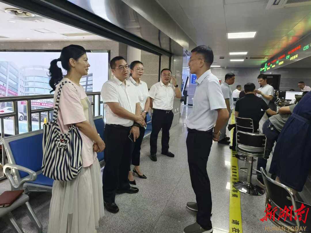 娄底市水业公司开展“陪伴办事走流程”活动